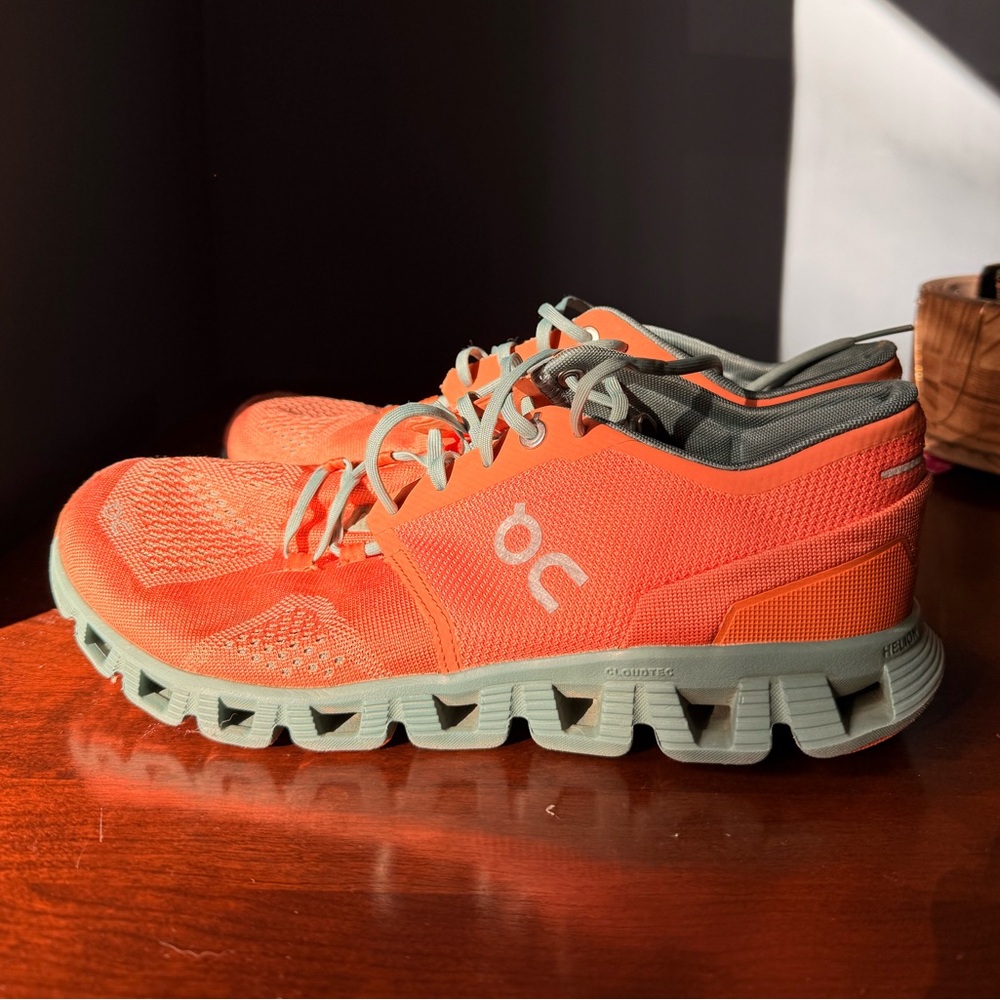 On Running Cloud X Helion Orange Sea Men's Size 7/ Women’s 8.5 Swiss Engineering